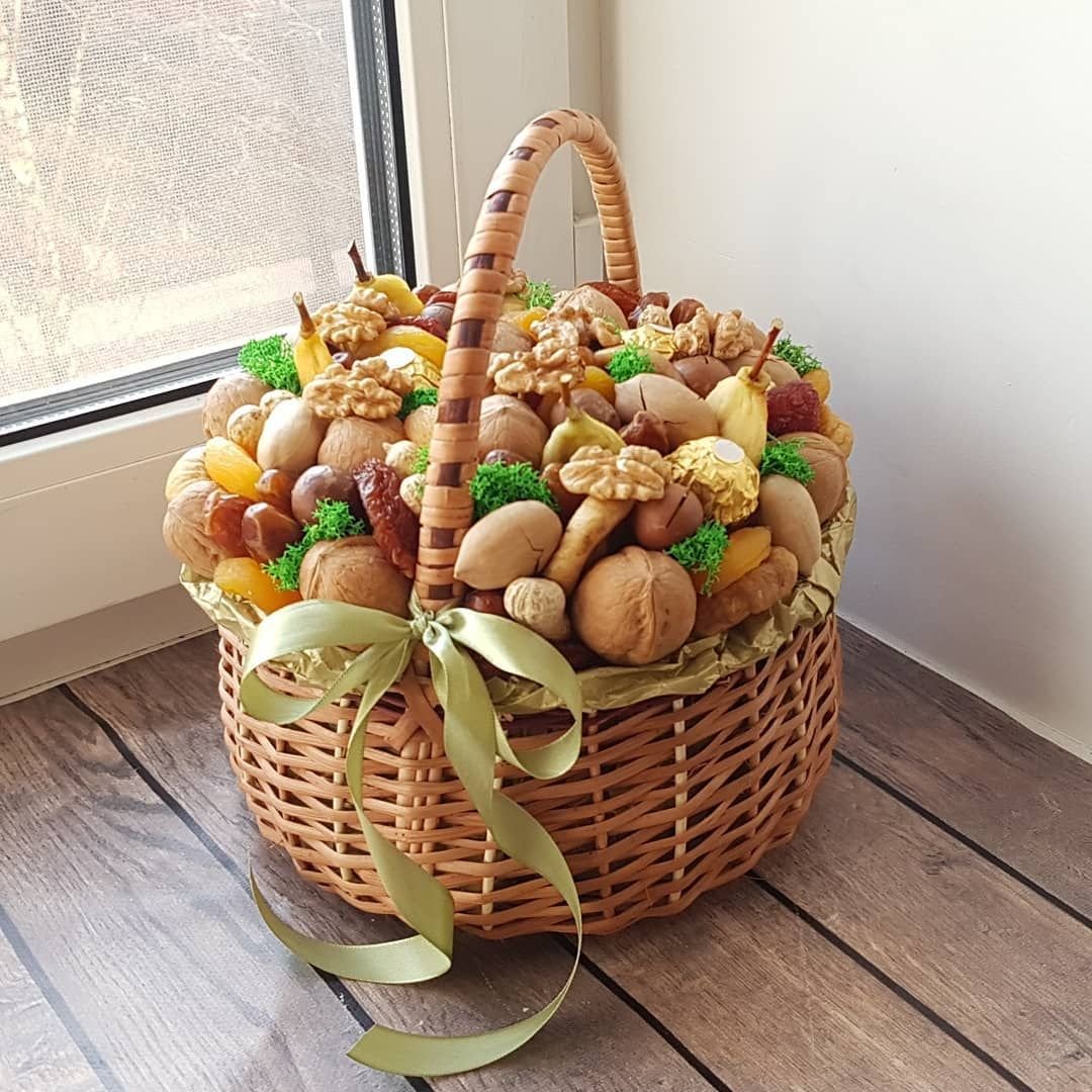 Корзинка с сухофруктами