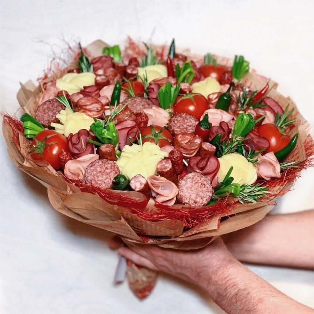 Колбасный букет для женщины