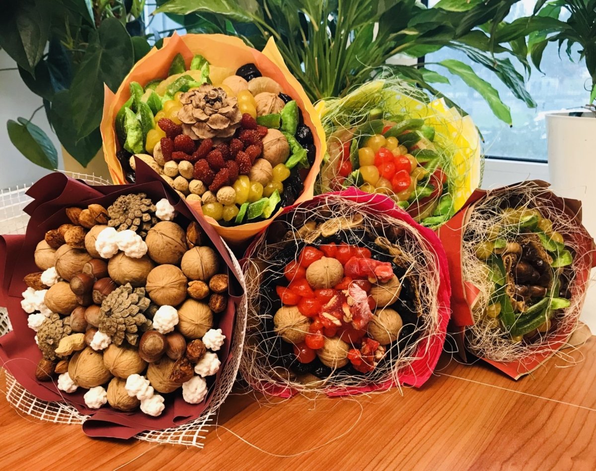 Букет из орехов и сухофруктов