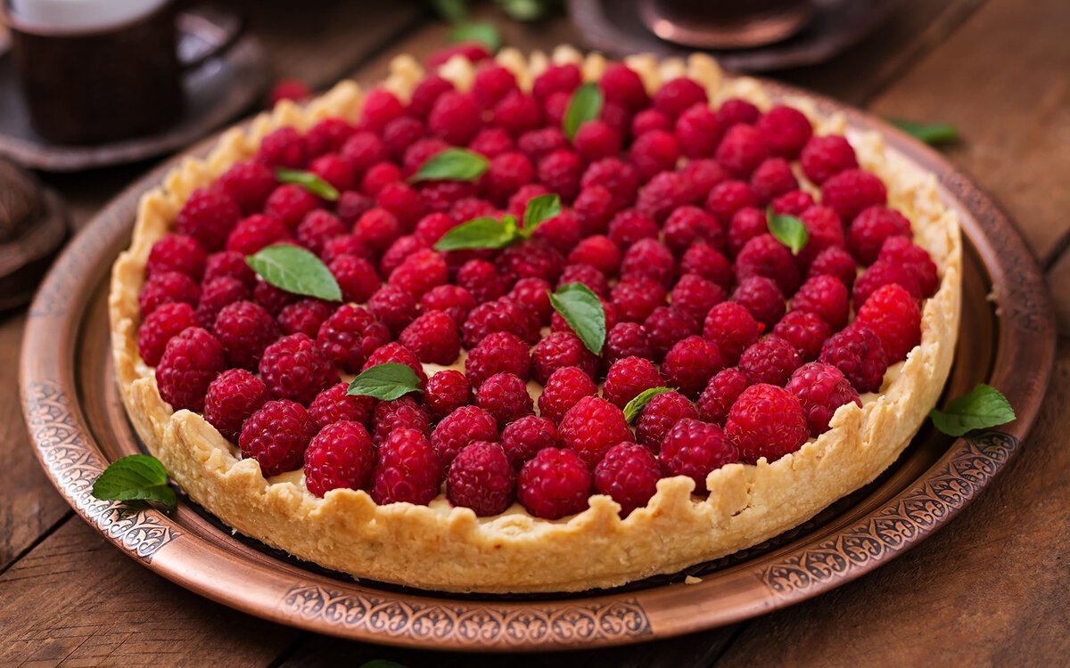 Шарлотка из клубники