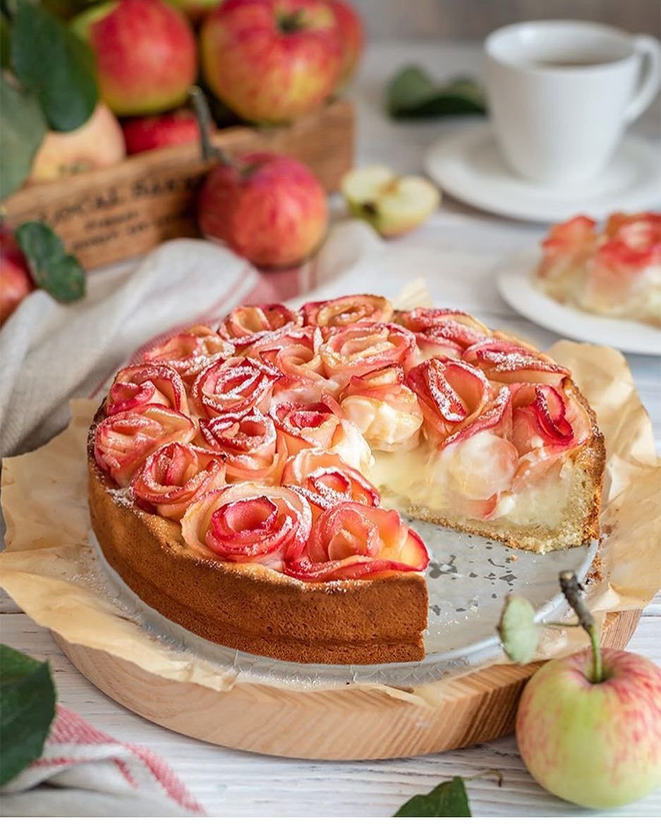 Яблочная шарлотка