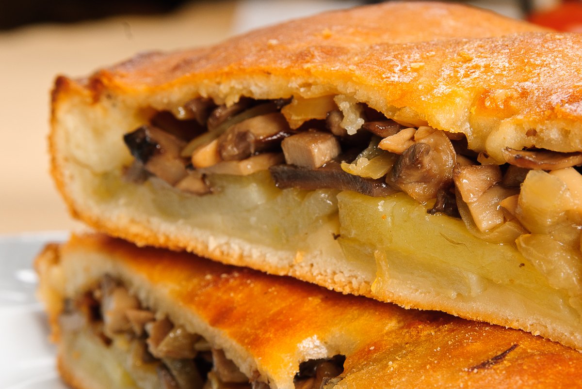 Картофельный пирог с грибами в духовке