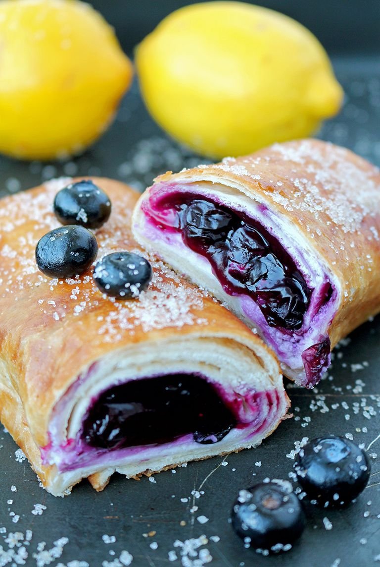 Пирог из слоёного теста с курицей