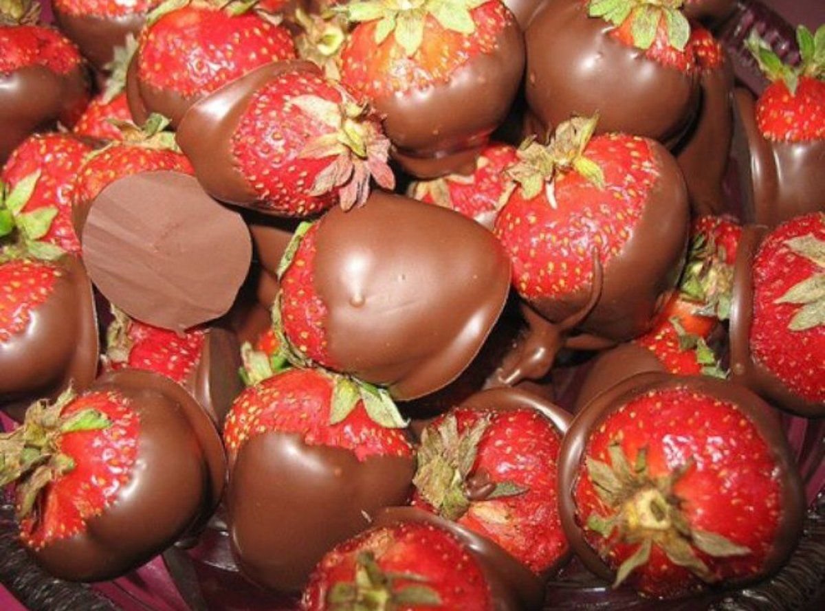 Клубника в апельсиновом шоколаде