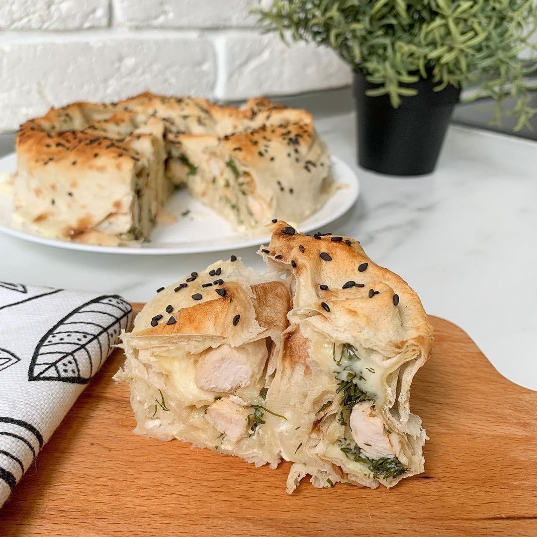 Пирог с курицей и сыром