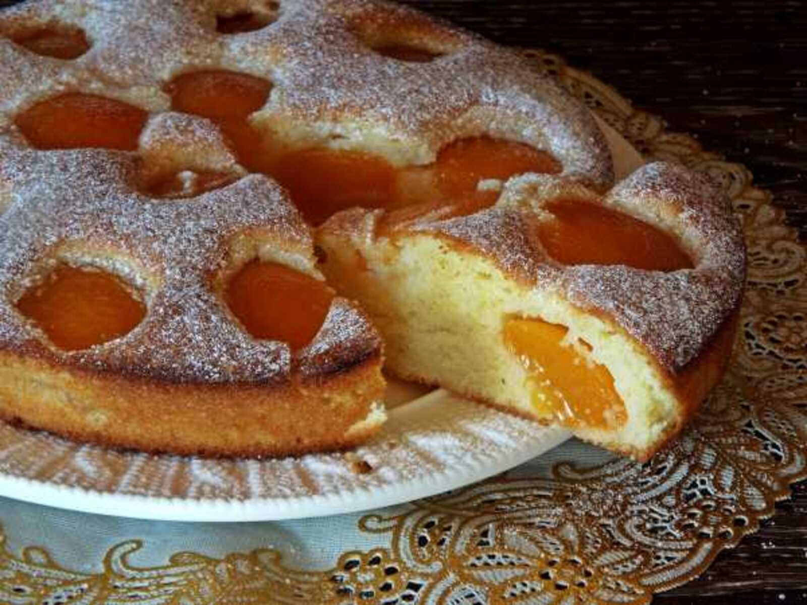 Восхитительные рецепты. Пирог с абрикосом. Пирог восхитительный с абрикосами. Бисквитный абрикосовый пирог. Пирог с абрикосами в духовке.