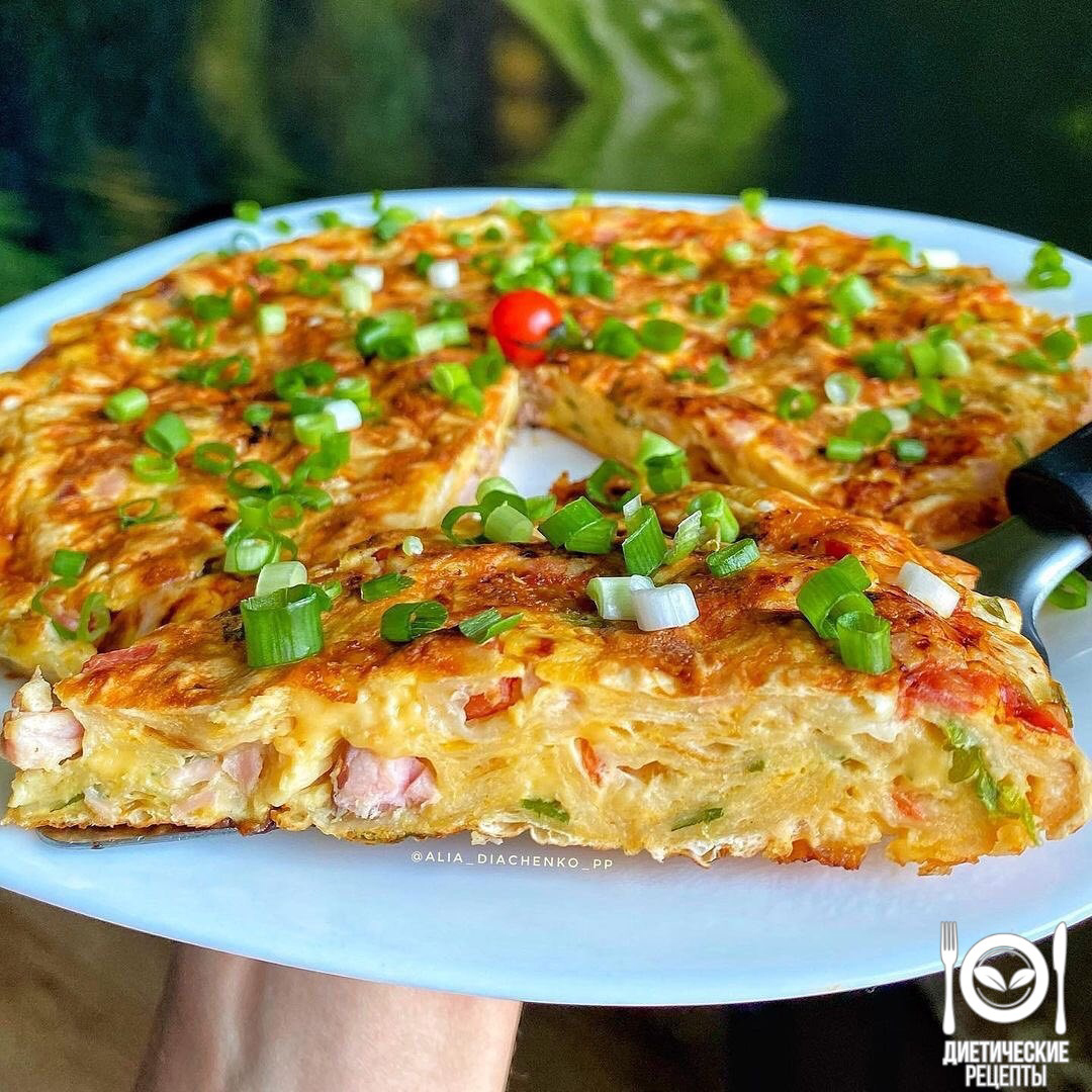 Рваный пирог из лаваша с сыром и ветчиной