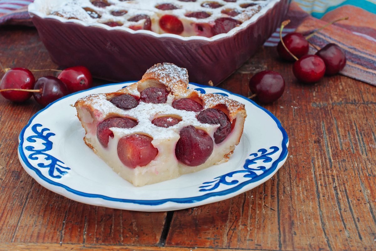 Вишневый пирог кусок