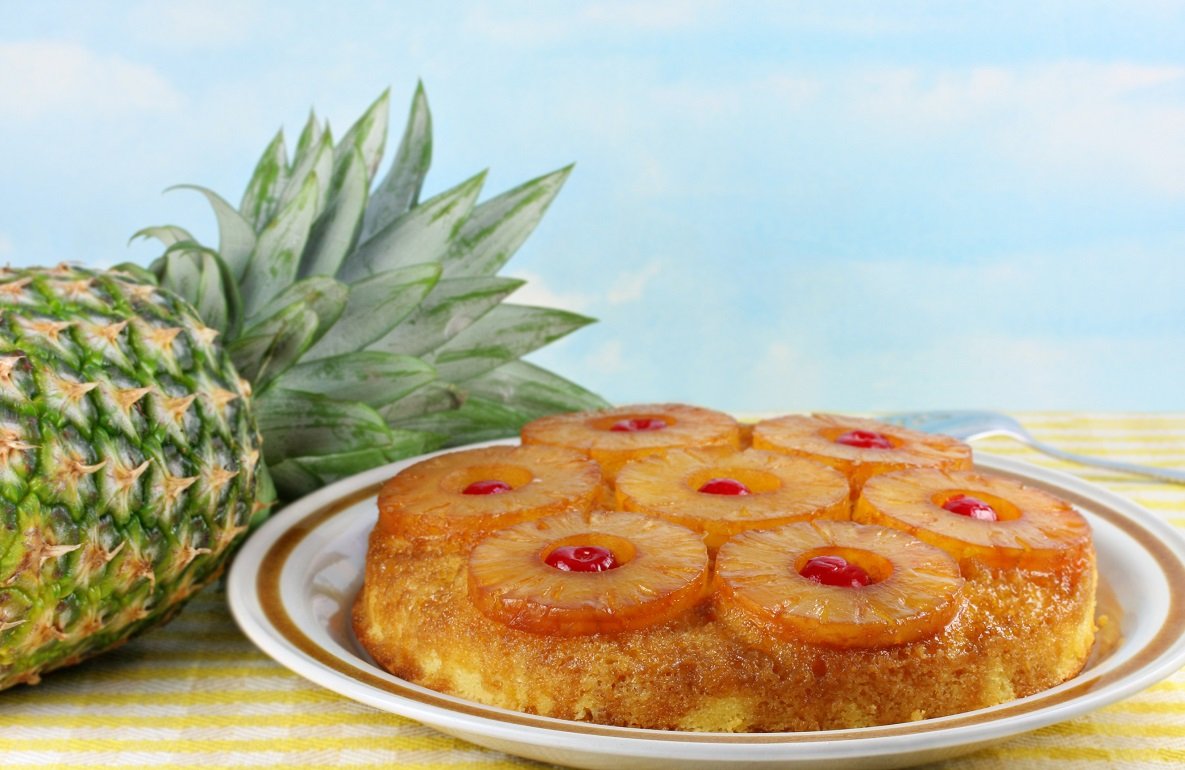 Торт с ананасами и пломбиром