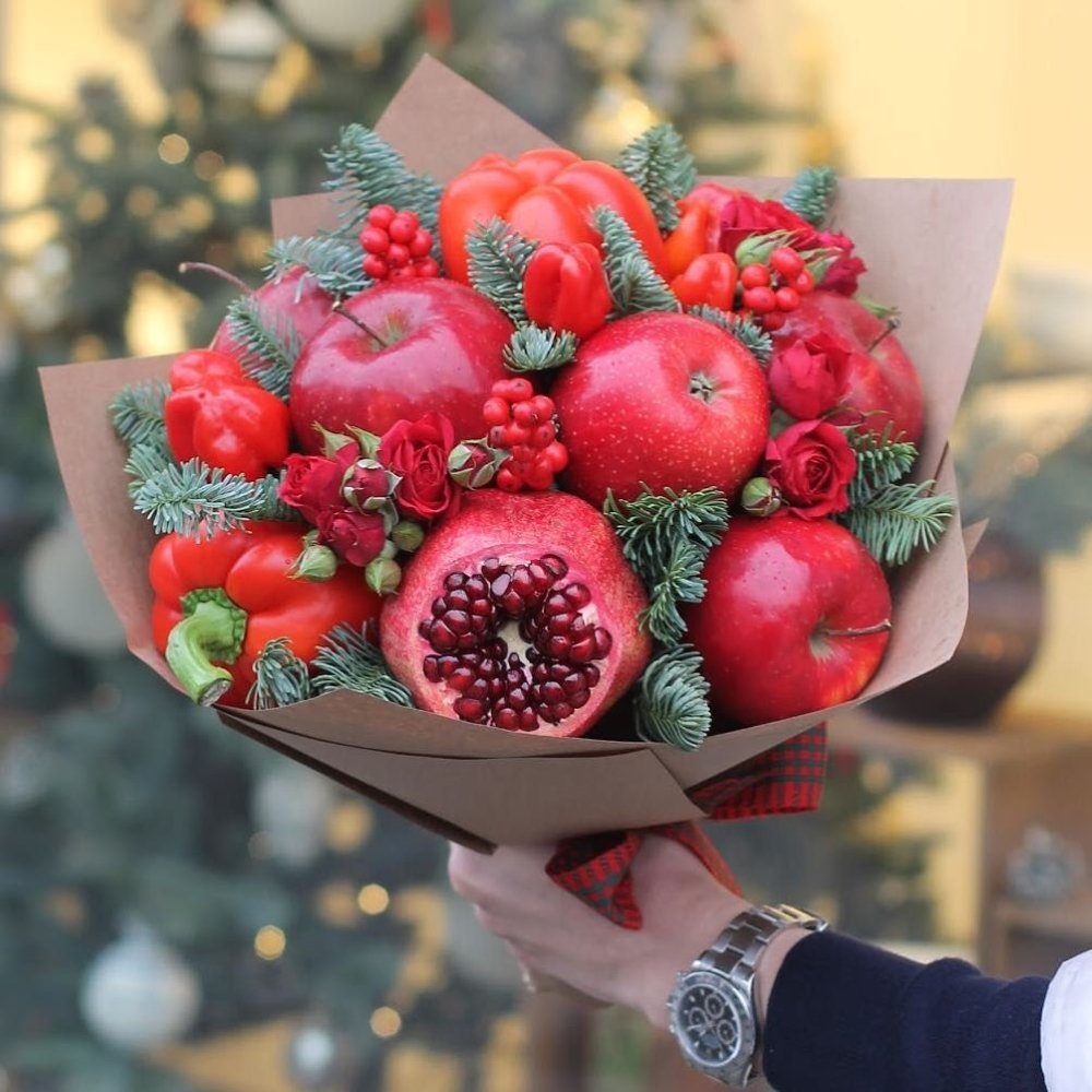 Новогодняя композиция из фруктов
