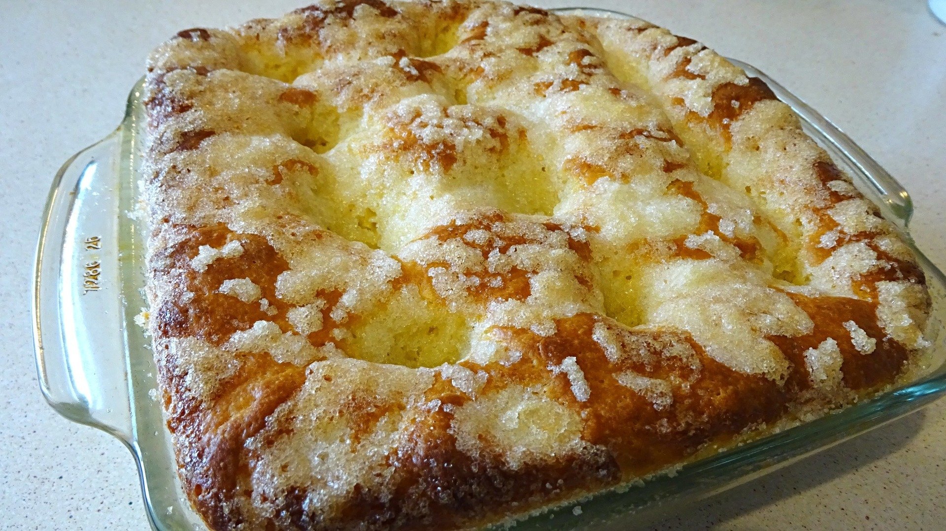 Сахарный пирог рецепт пошагово в домашних условиях. Сахарный пирог. Пирог сахарный дрожжевой. Пирог с маслом сливочным. Французский сахарный пирог.