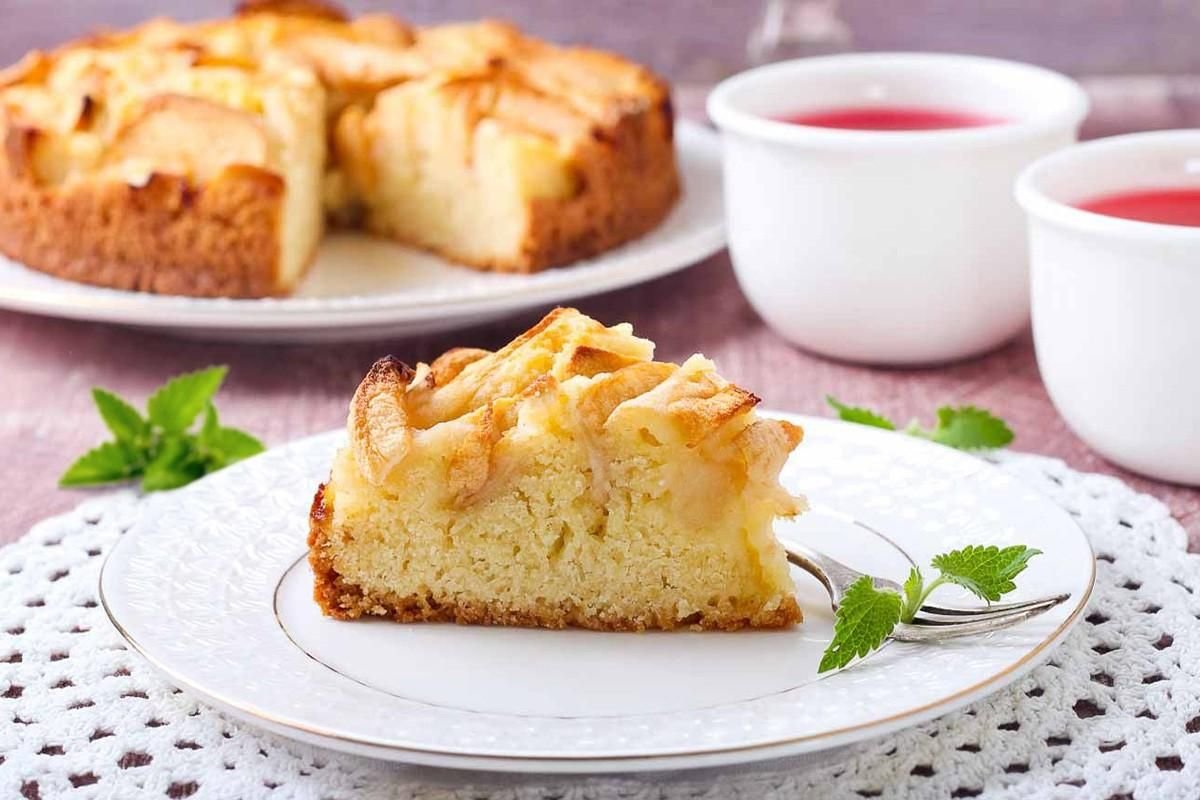 Кусок яблочного пирога