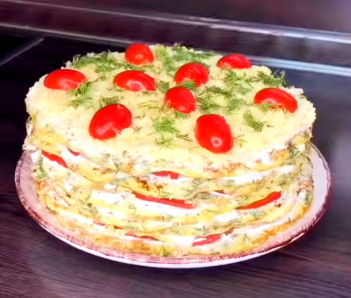Кабачковый торт с помидорами и чесноком