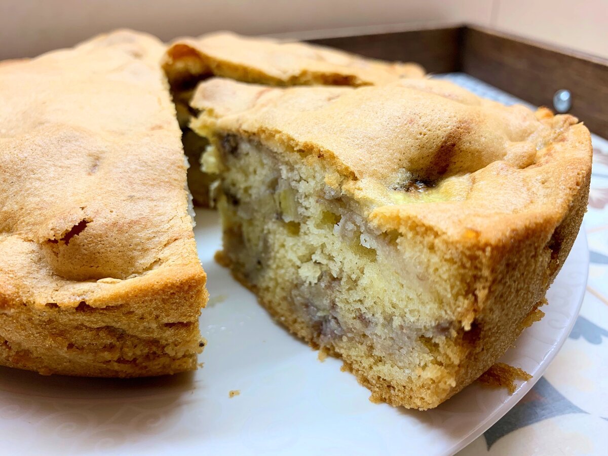 Шарлотка с грушами