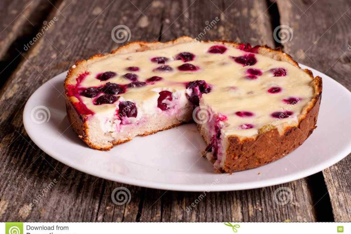 Пирог с вишневой начинкой