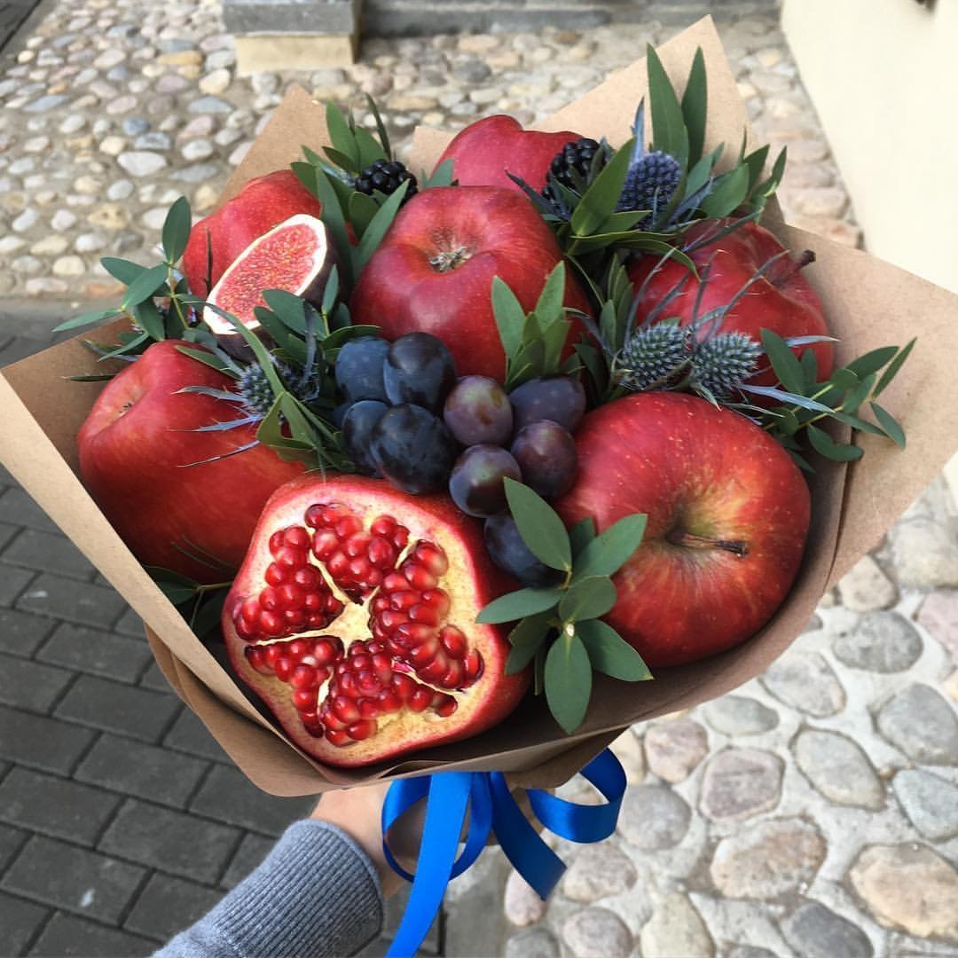 Букет из фруктов в корзинке