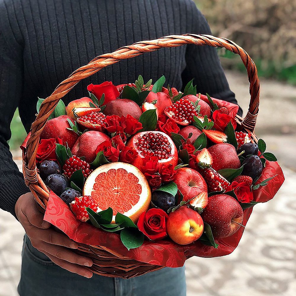 Букет из клубники и фруктов