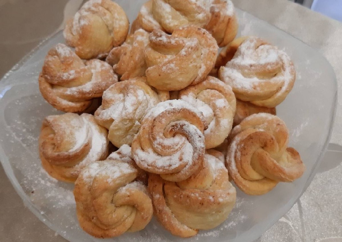 Сдобные булочки с корицей