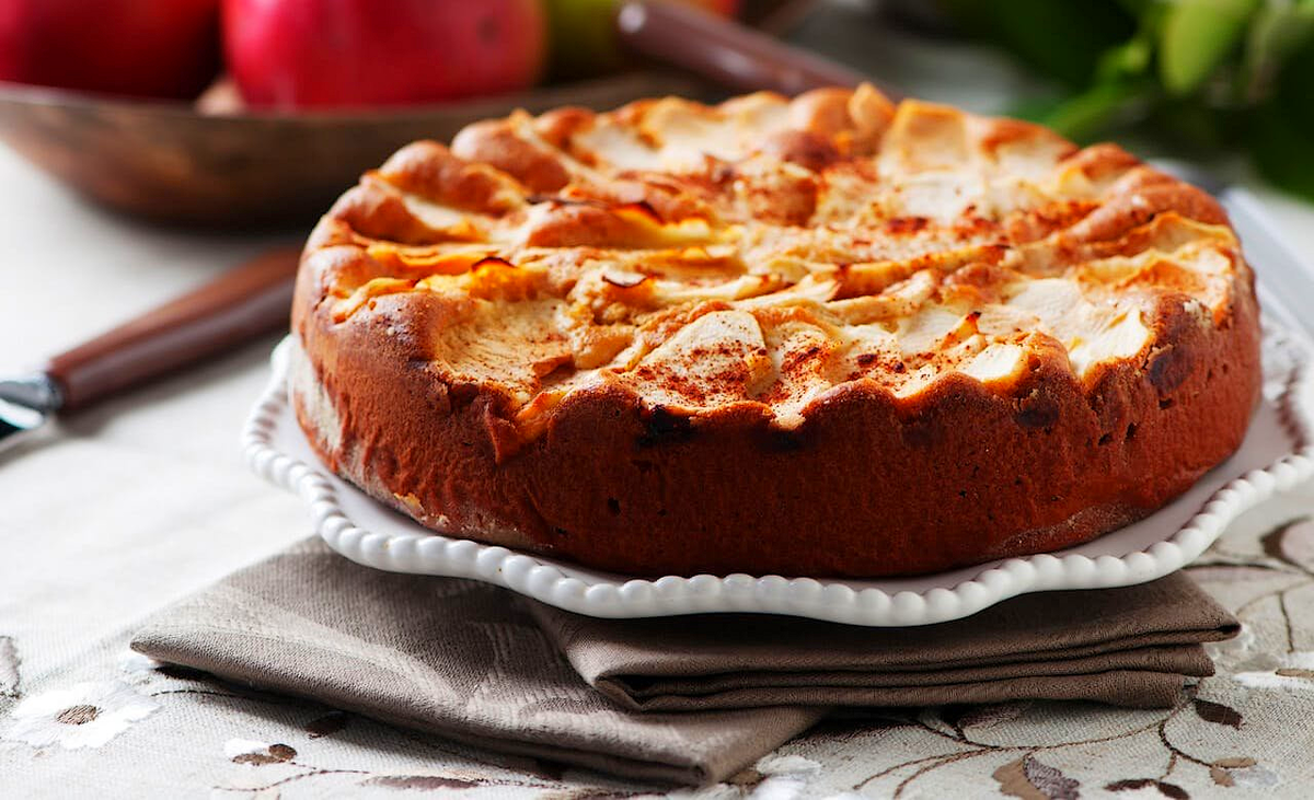 Шарлотка с яблоками
