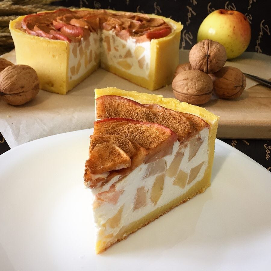 Пирог с творогом и яблоками