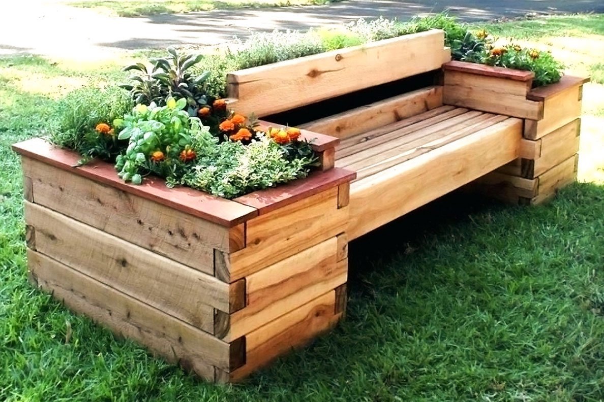 Уличные цветники из дерева