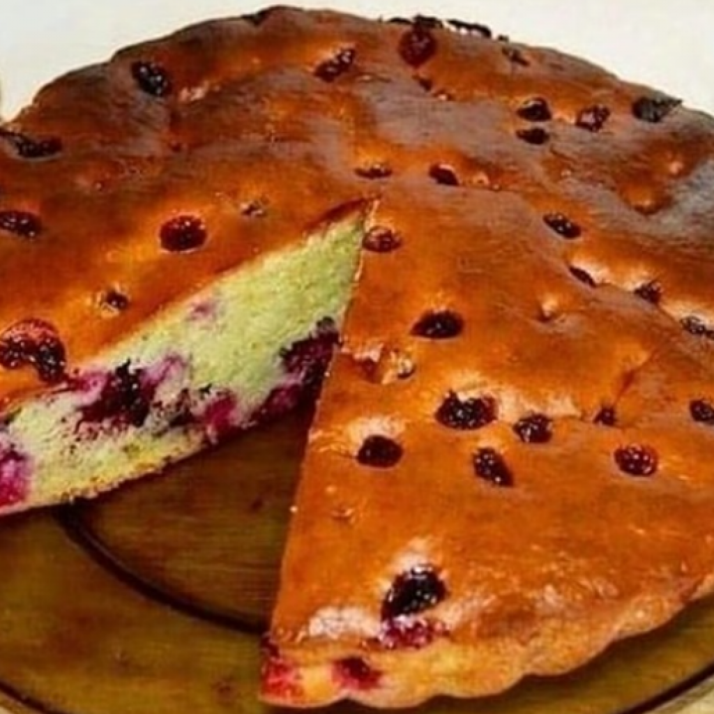 Пирог с копченой колбасой