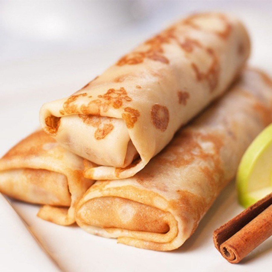 Блинчики с яблоком и корицей