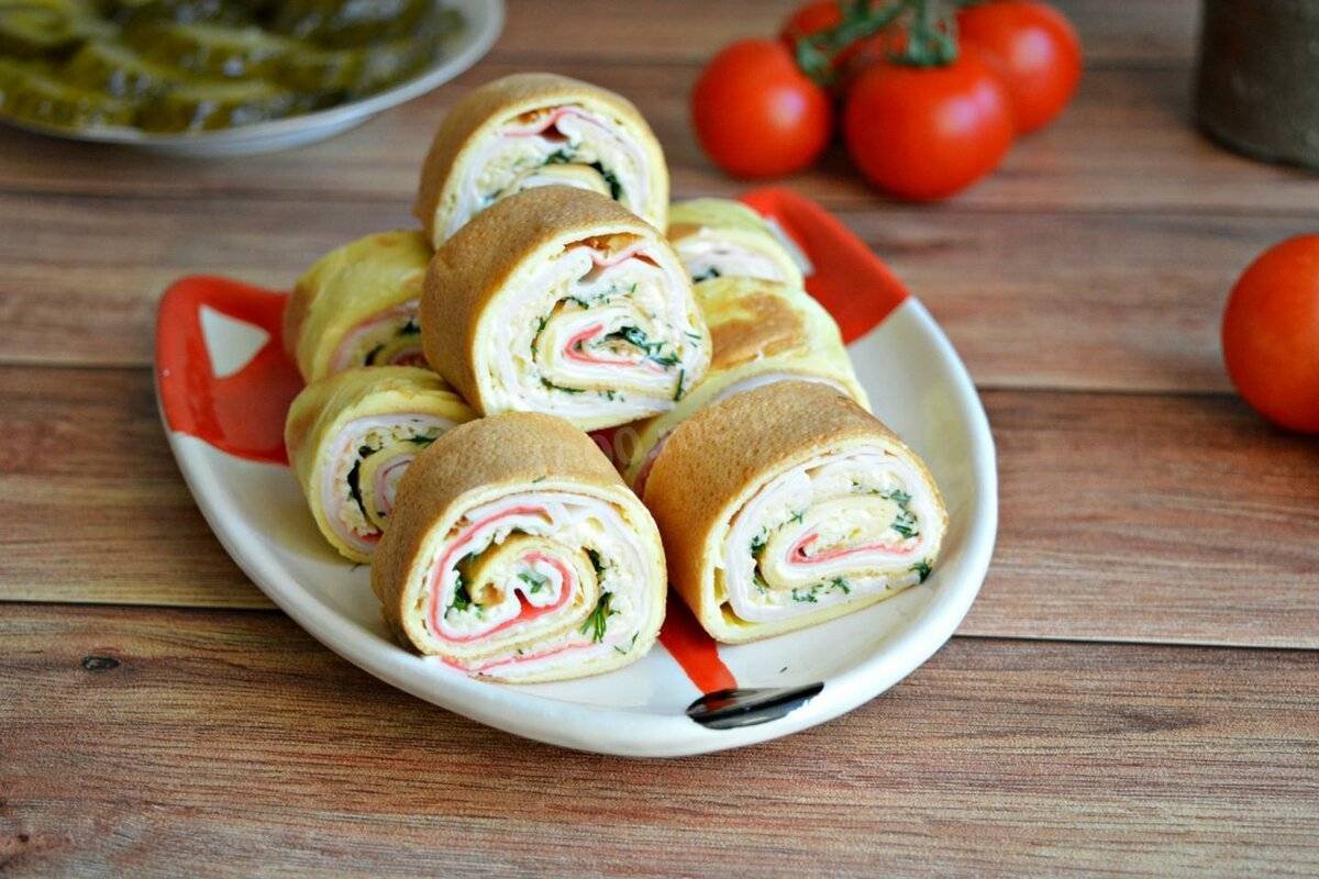 Яичный рулет с крабовыми палочками