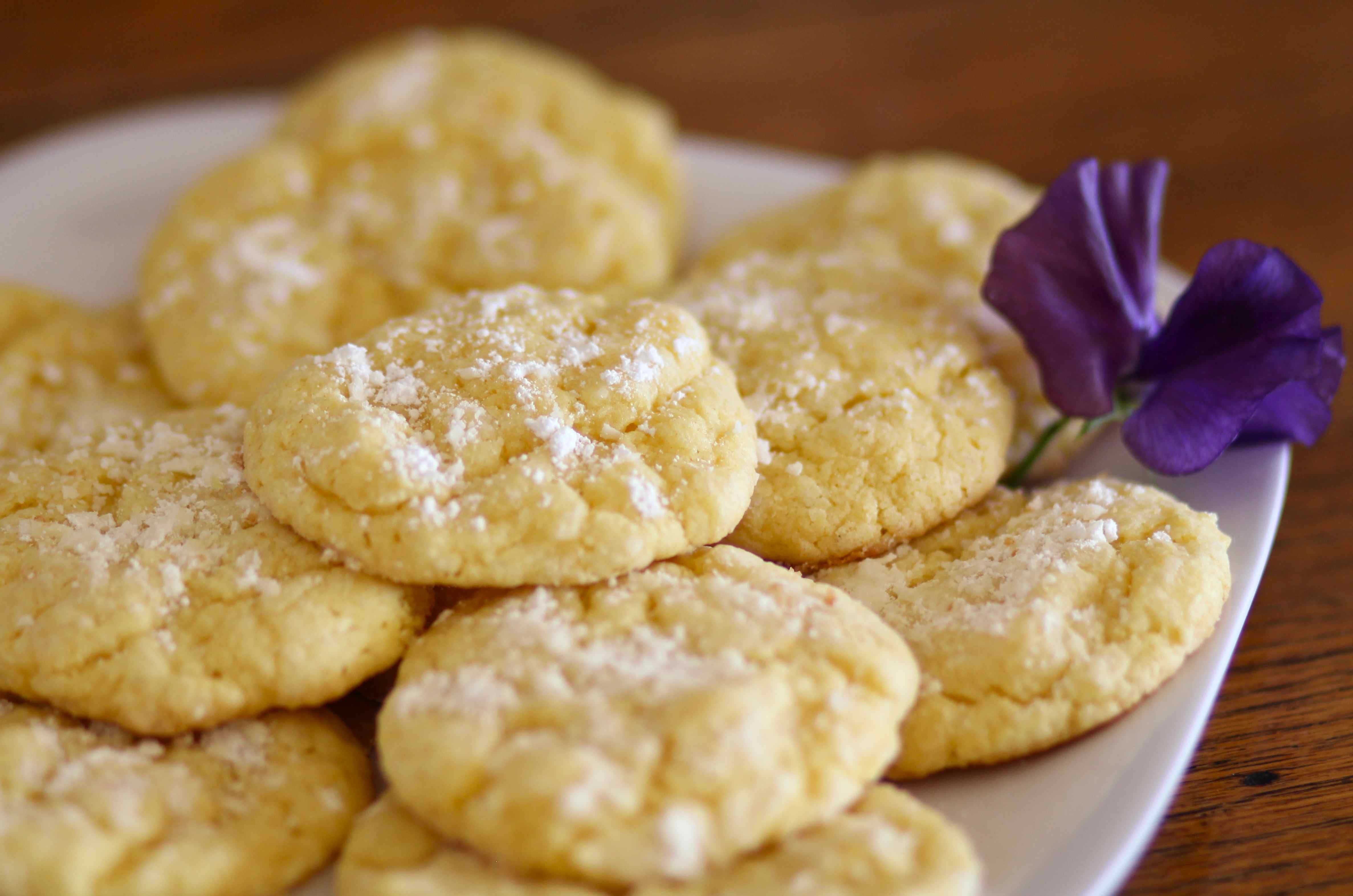 Вкусное мягкое печенье в домашних условиях рецепт. Лимонное печенье. Мягкое печенье. Лимонное песочное печенье. Вкуснейшее лимонное печенье.