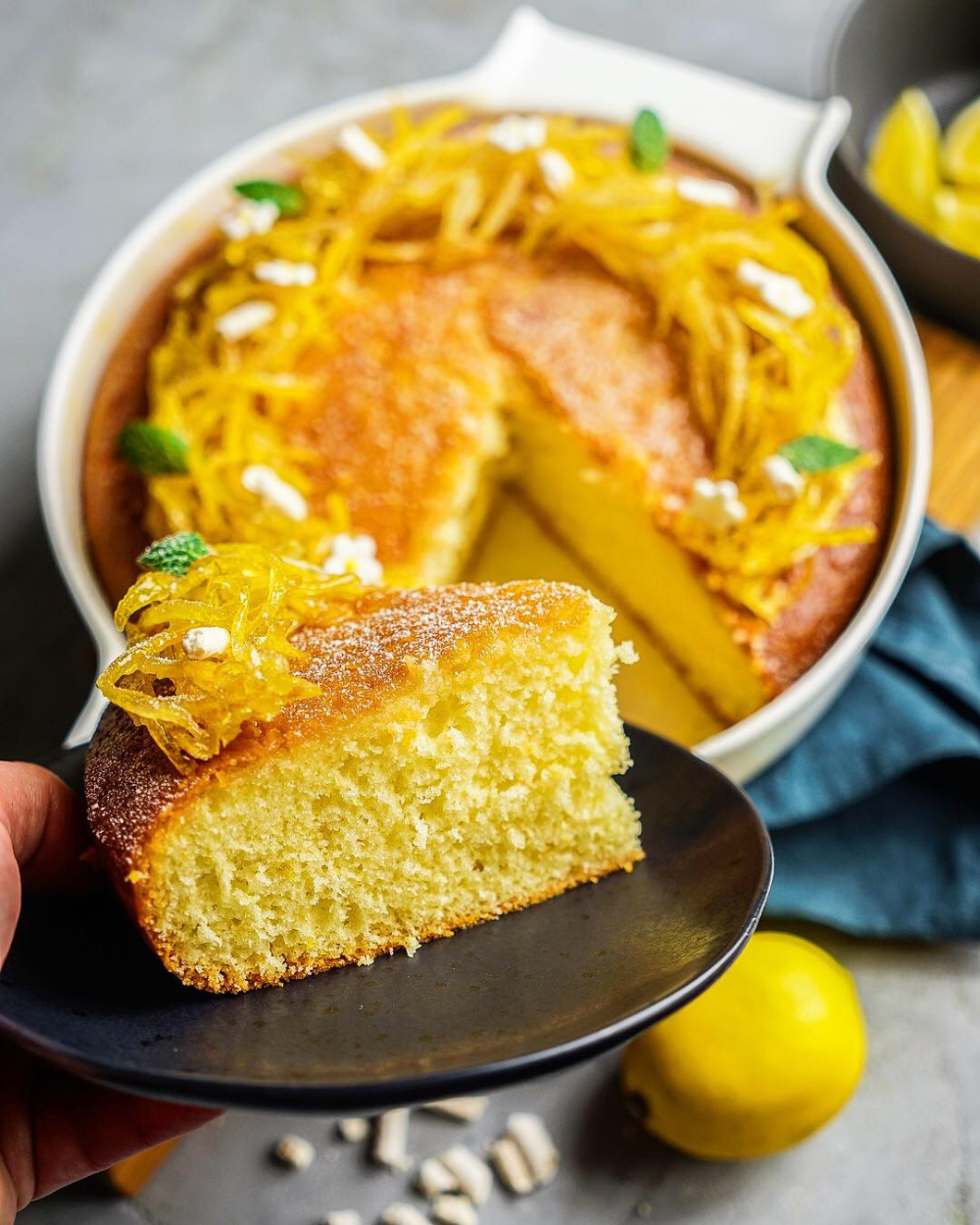 Песочный пирог с меренгой и яблоками