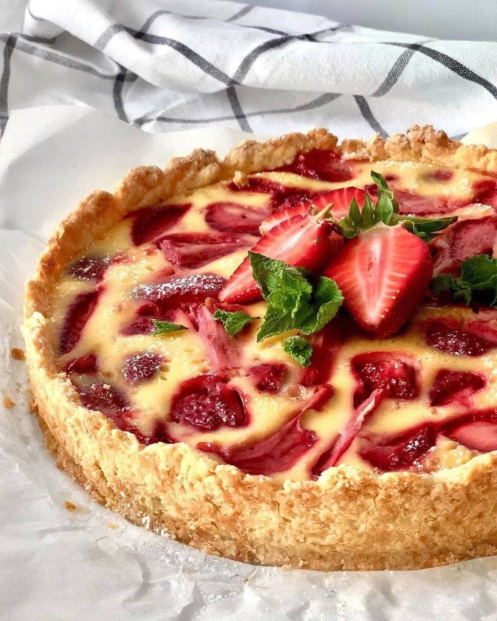Пирог с клубникой
