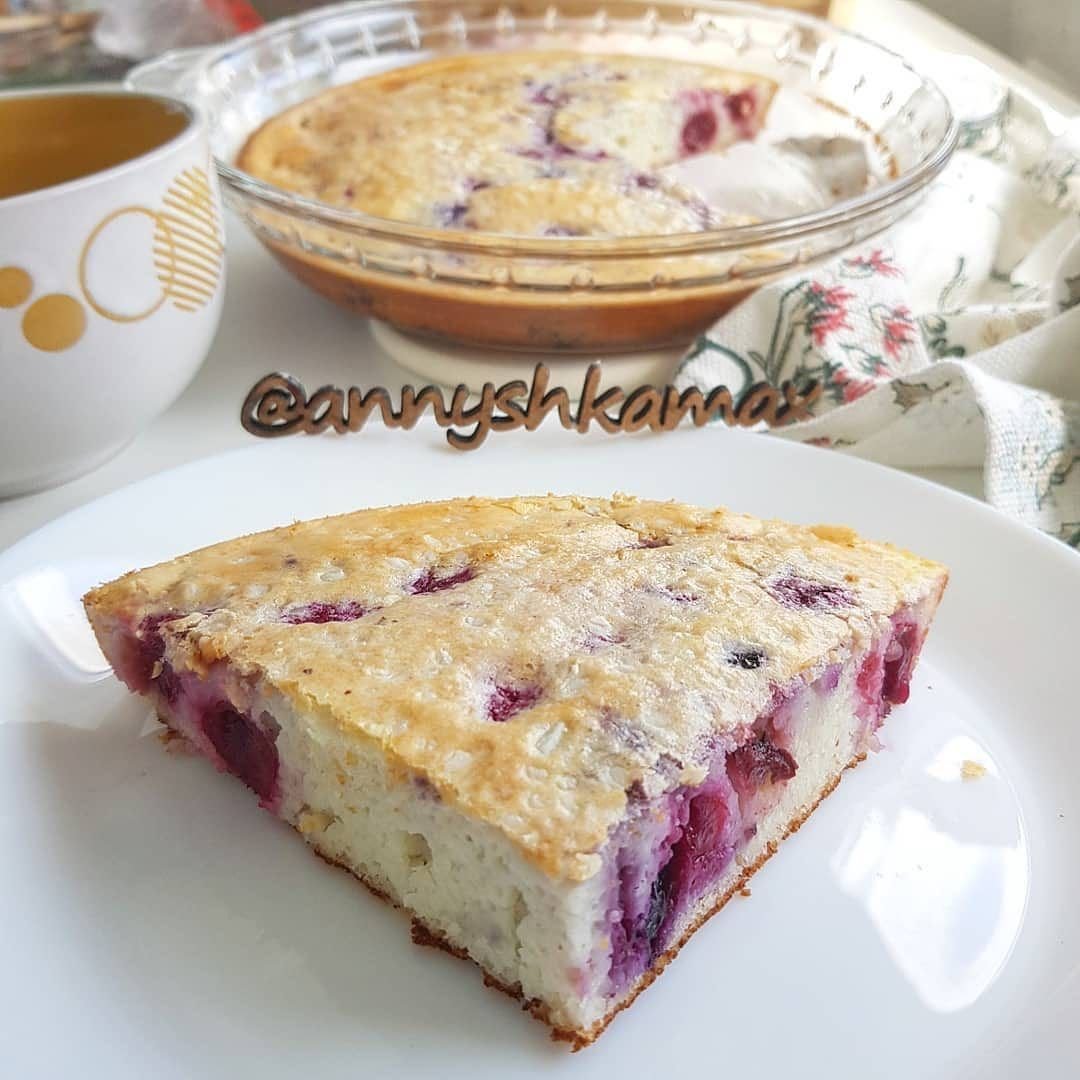 Заливной пирог с ягодами