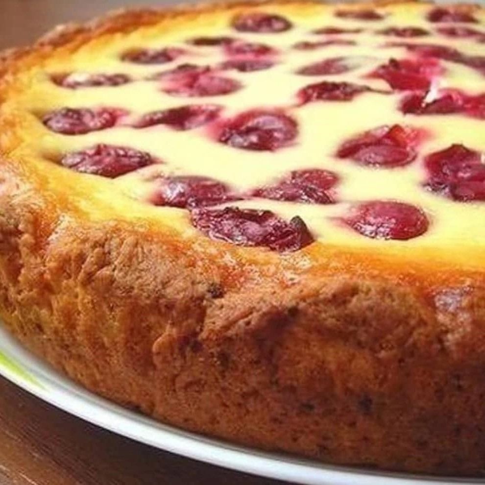 Песочный пирог с творогом и ягодами