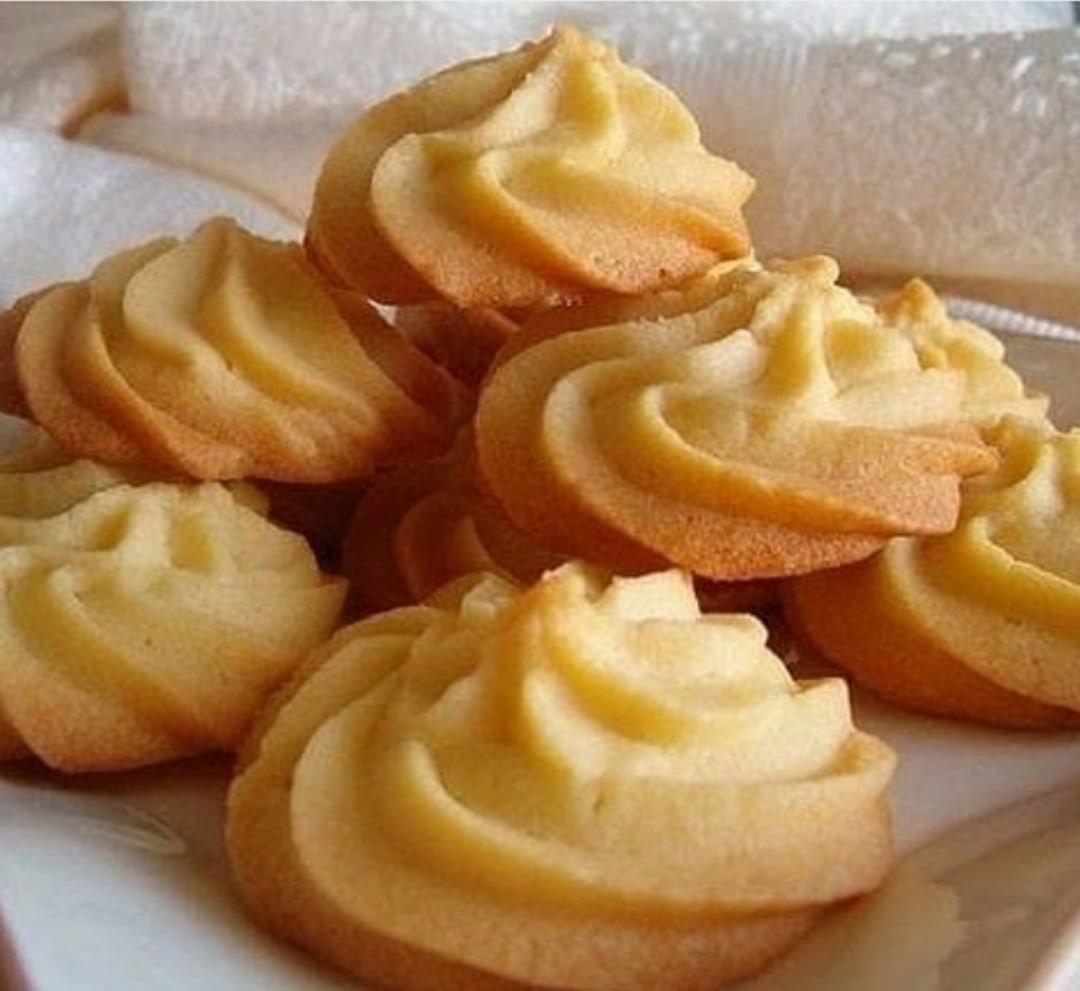 Печенье в глазури с кокосовой стружкой