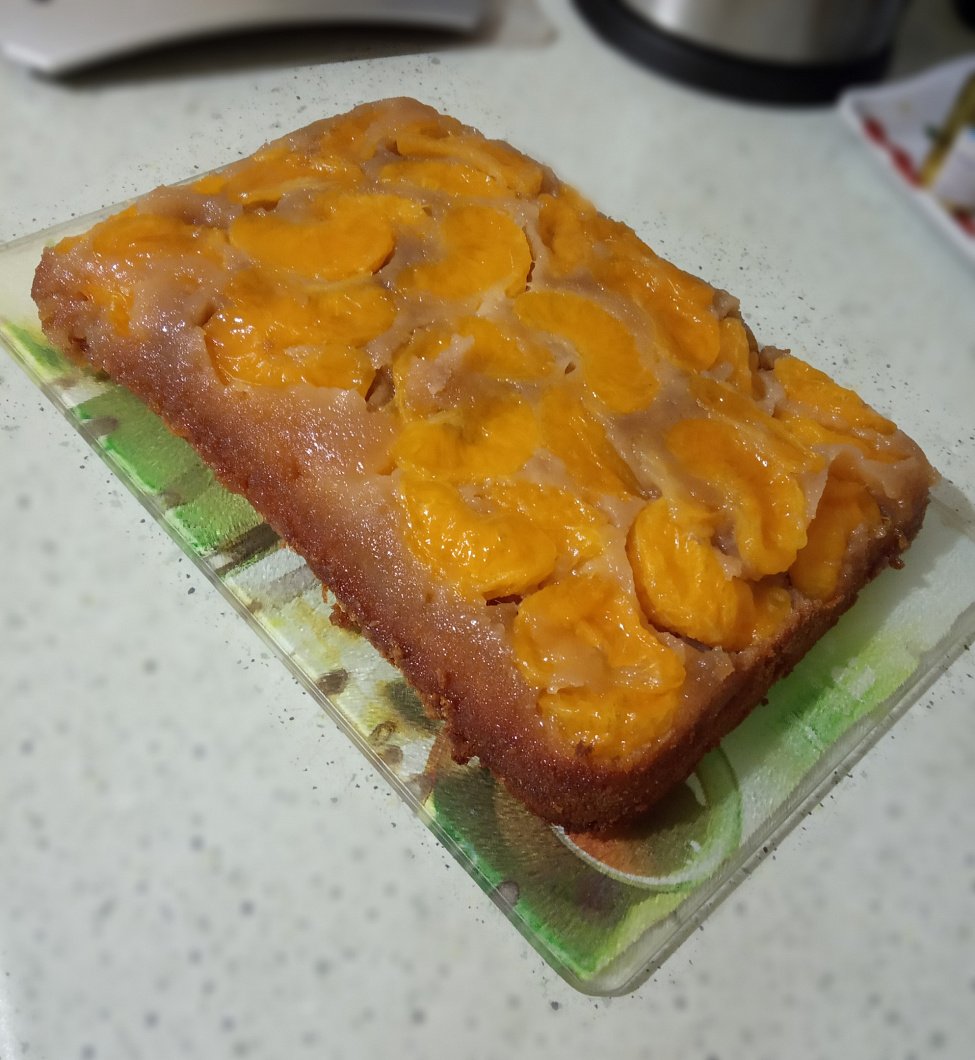 Шарлотка с карамелизированными яблоками