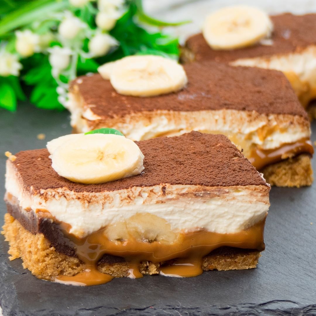 Торт без выпечки с клубникой и печеньем