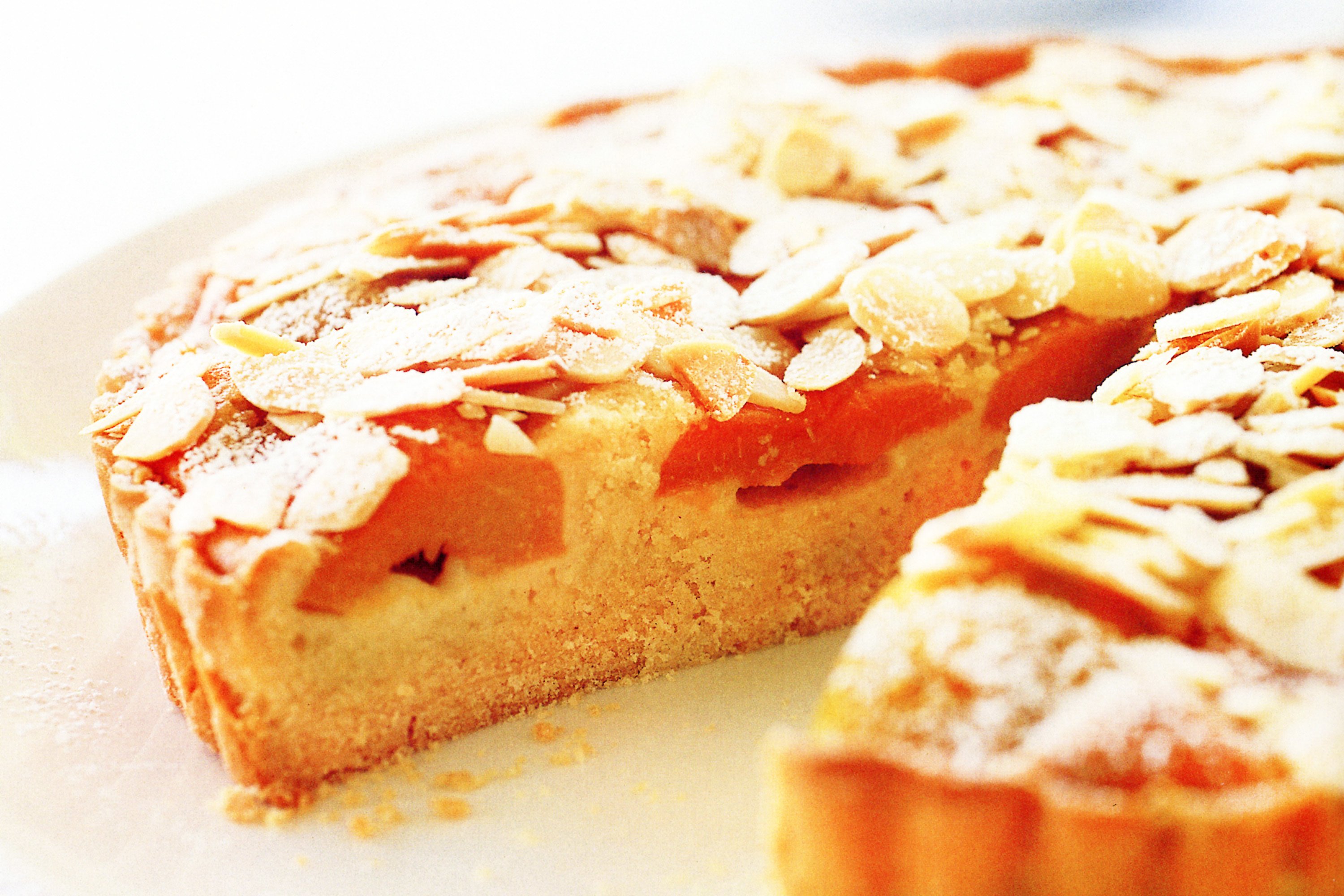 Простой рецепт пирога из песочного теста. Тирольский абрикосовый пирог. Выпечка с абрикосами. Яблочный пирог. Песочный торт с абрикосами.
