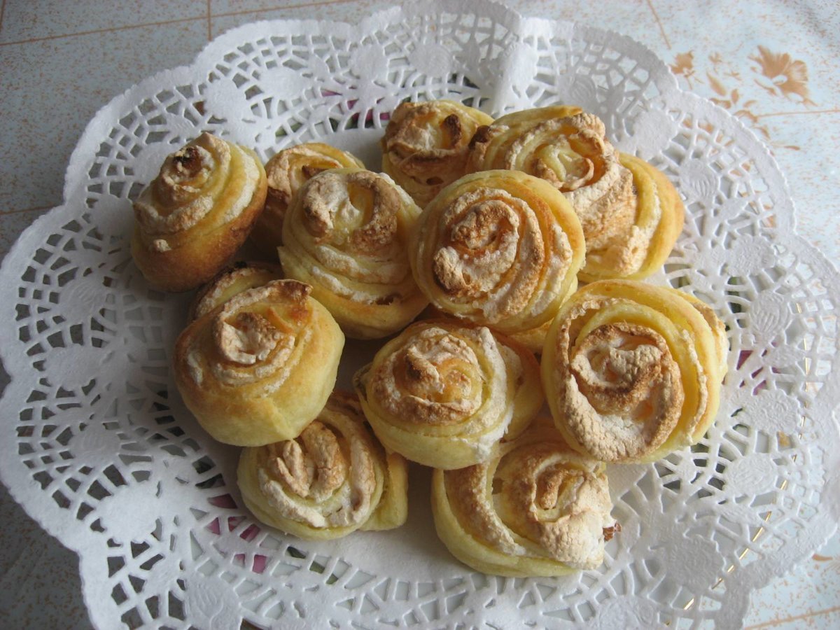 Творожные розочки с безе