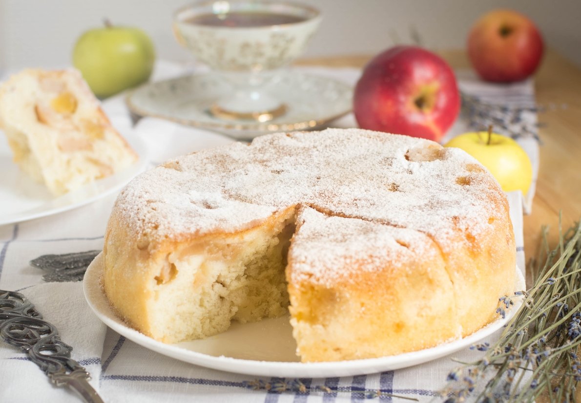 Пирог с грушей и миндальным кремом