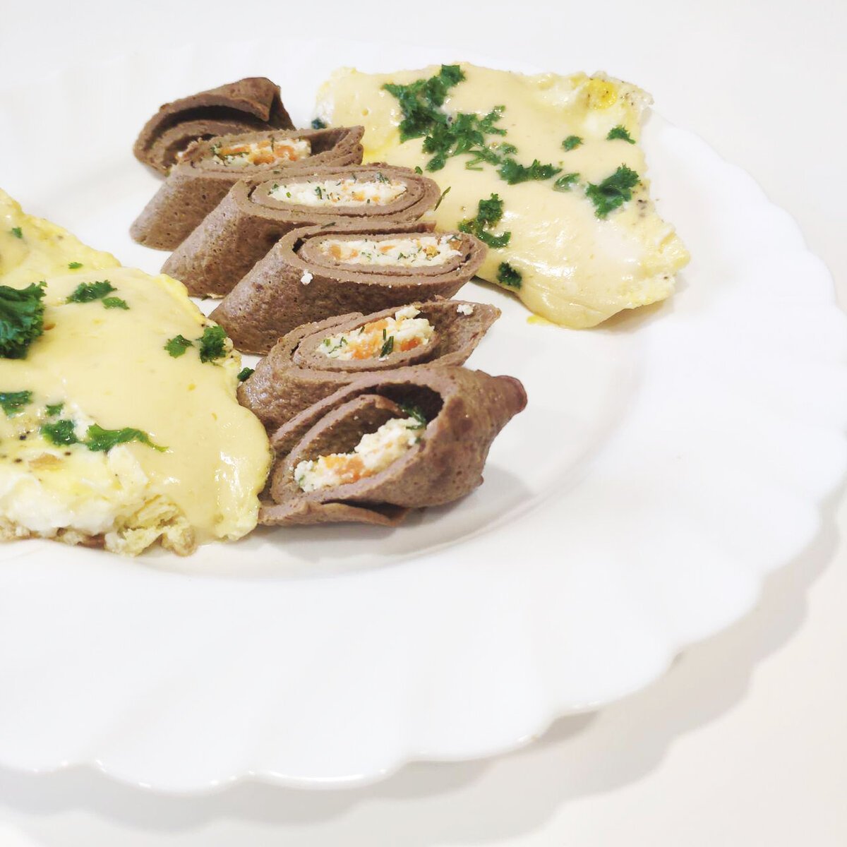 Блинный рулет с курицей
