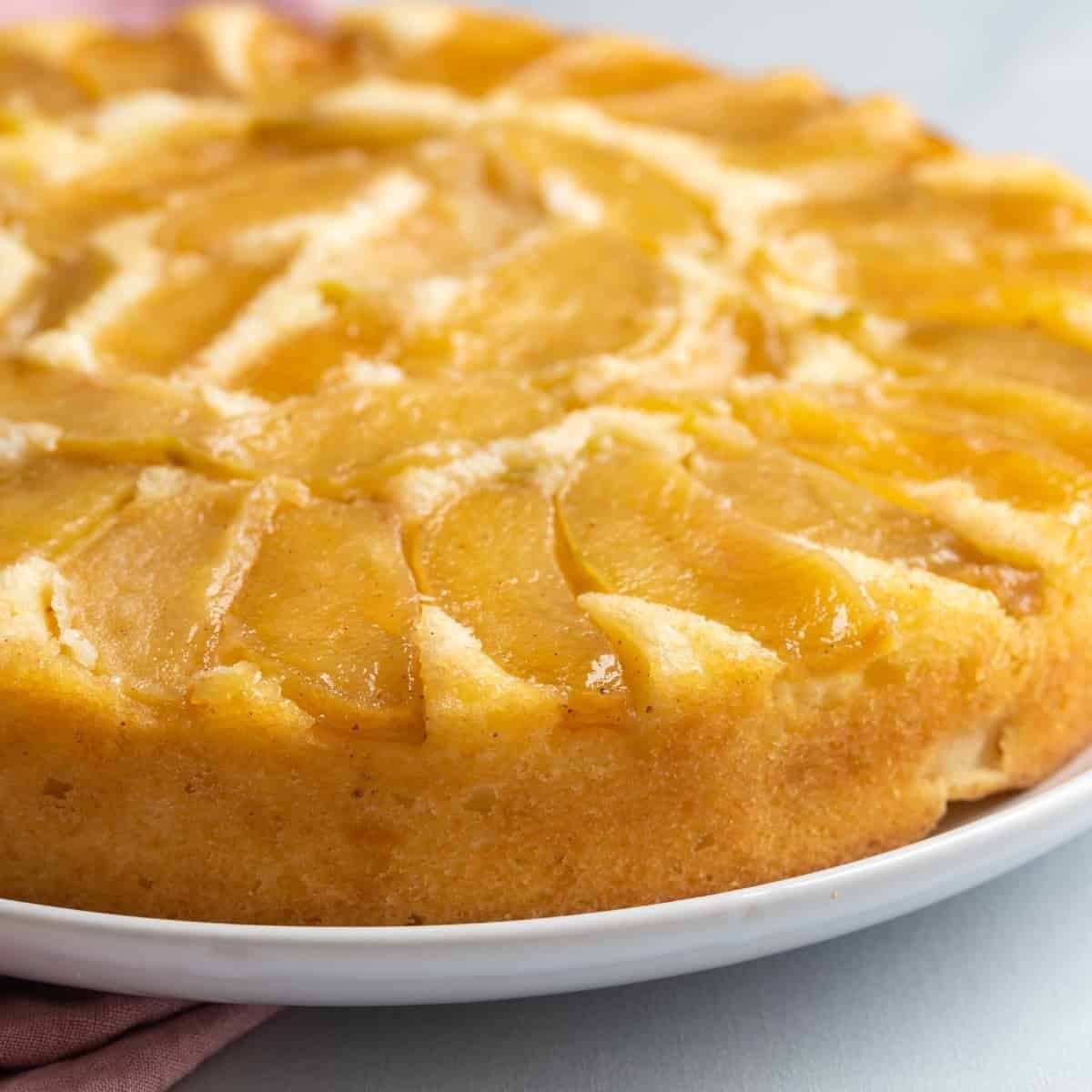 Рецепт пирога без масла. Пирог с яблоками. Яблочный пирог в духовке. Необычный пирог с яблоками. Красивый пирог с яблоками в духовке.