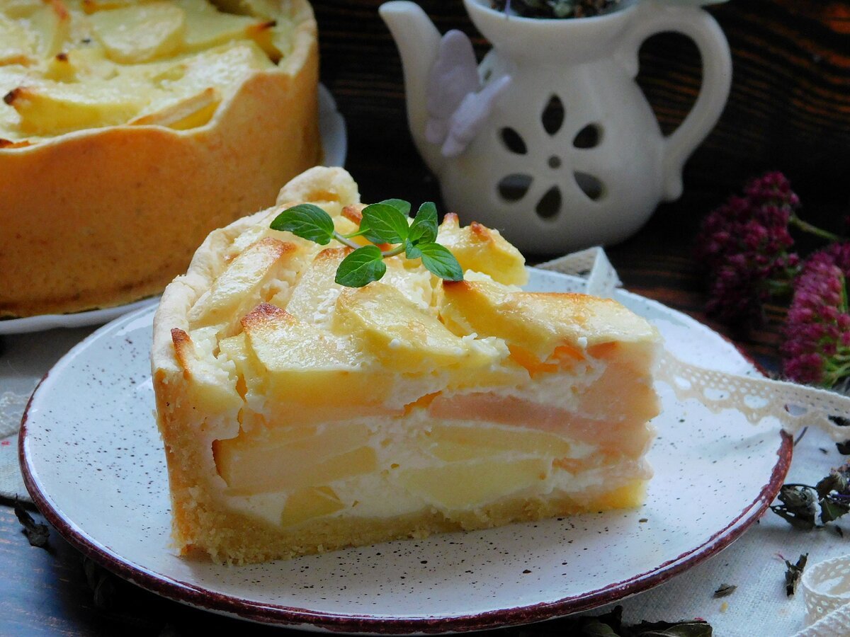 Кусок яблочного пирога