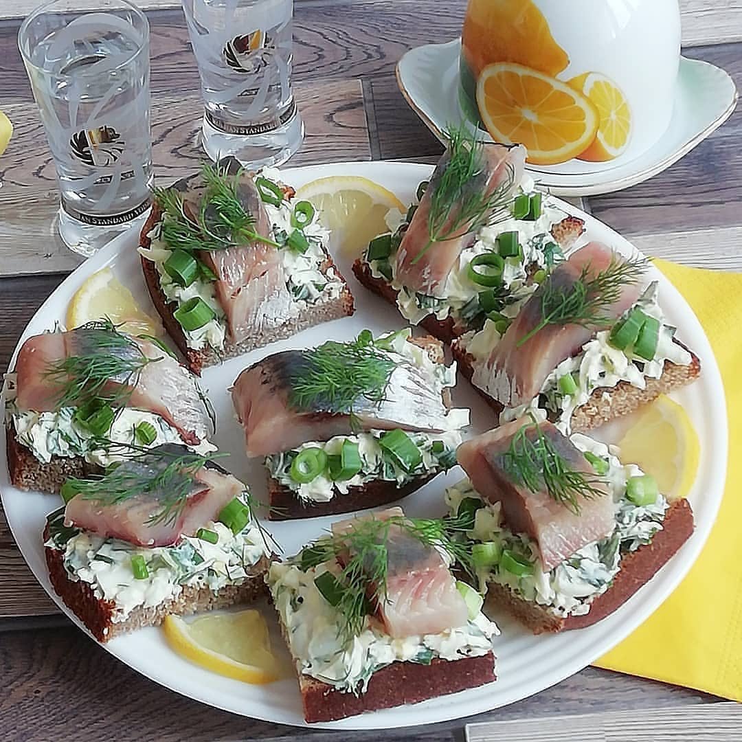 Блины фаршированные селедкой