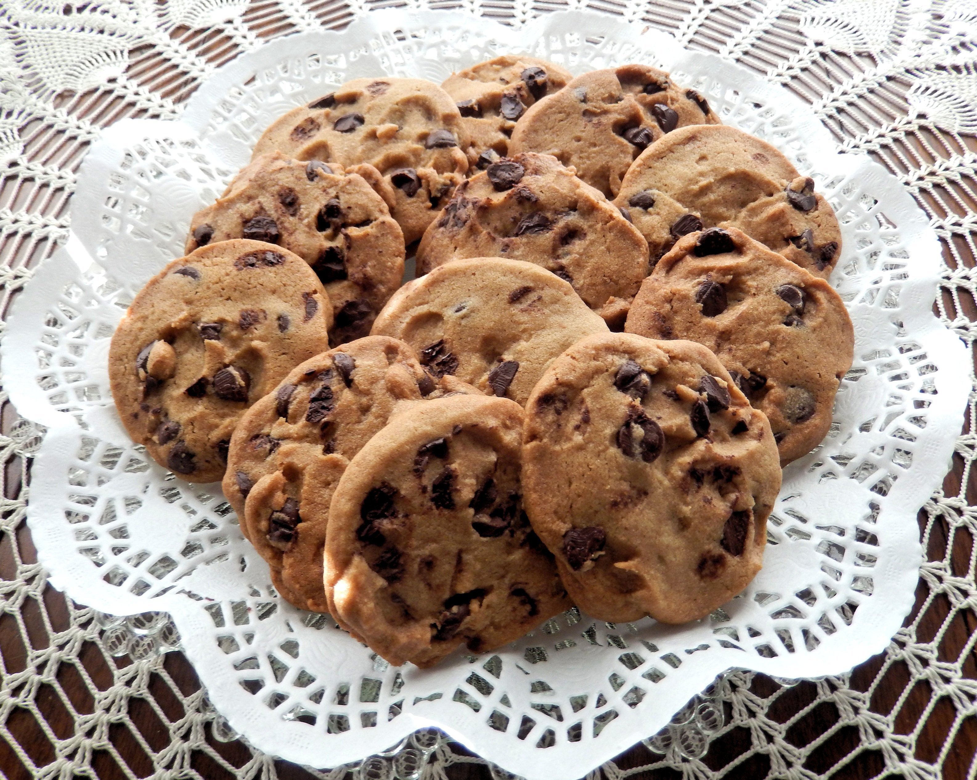 Печенье cookies с шоколадом. Печенье американо кукис. Американское шоколадное печенье кукис. Печенье Шарлиз с шоколадной крошкой. Кукис с шоколадной крошкой.