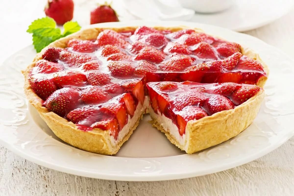 Пицца с зеленым луком и яйцом