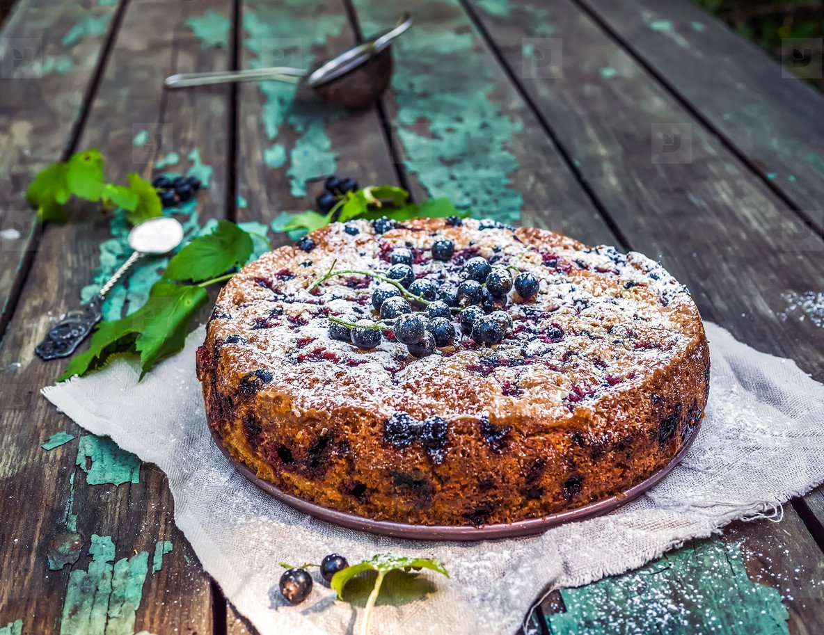 Хлеб с маслом и смородиновым вареньем