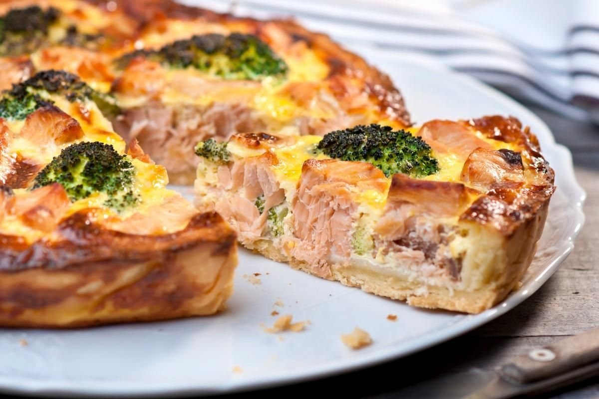 КИШ С лососем и брокколи