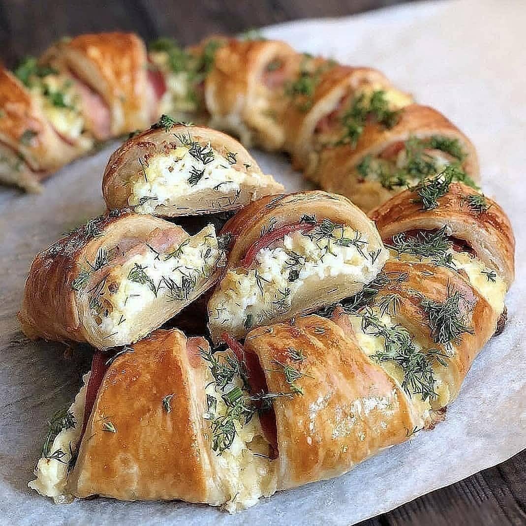 Пирог с беконом и сыром