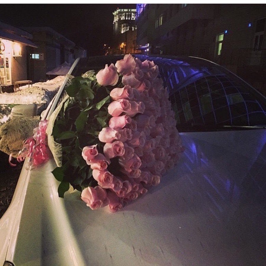 Букет роз на улице