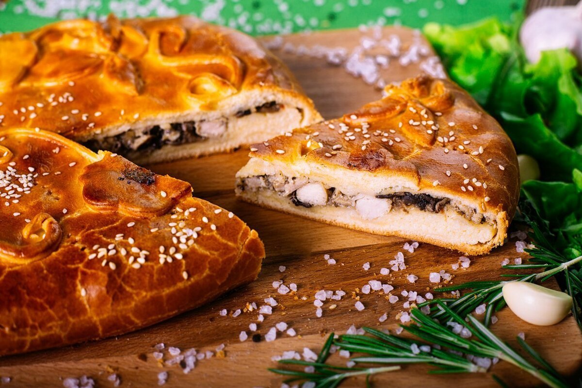 Пироги с рыбой и картошкой